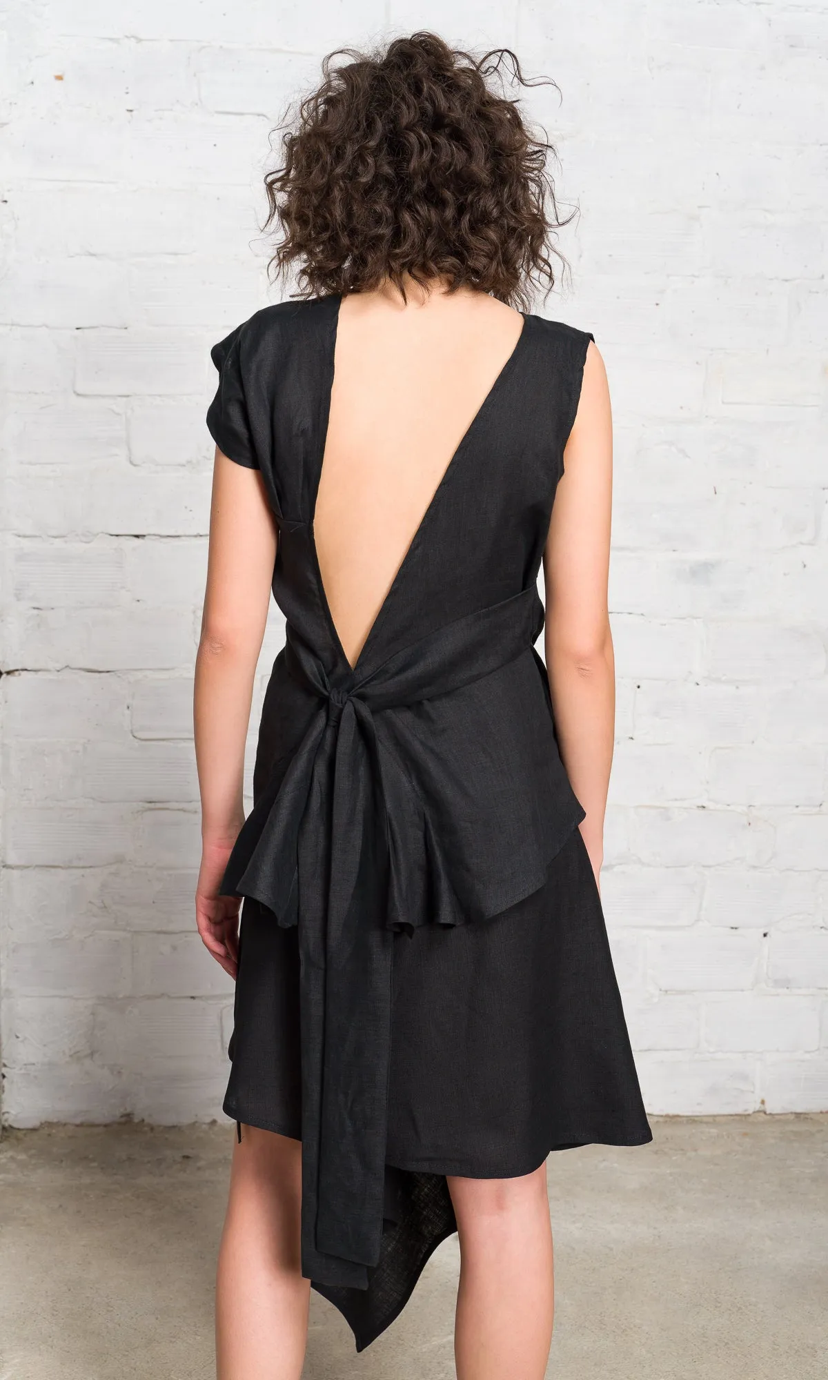 Asymmetric Shoulders Linen Top with Open Back